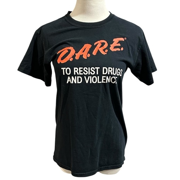 Gildan Tops - Black D.A.R.E. Graphic T-Shirt S